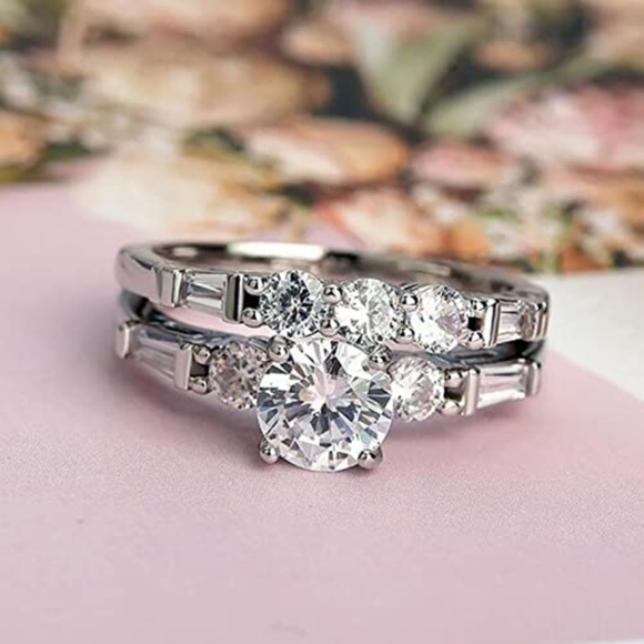 STUNNING Round Diamond Ring Set - Picture 1 of 9